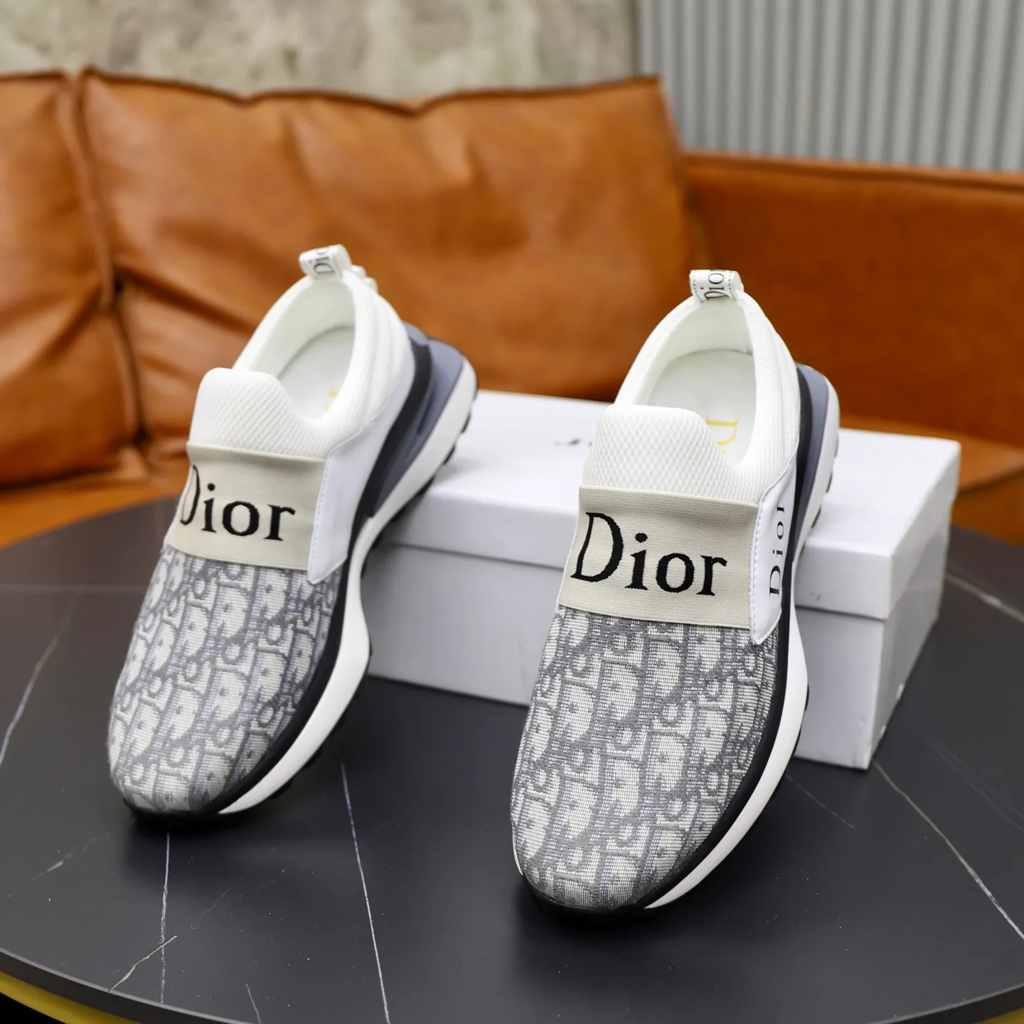 Ex-factory price: 462💰🙅‍♂️🙅‍♂️🙅‍♂️ Brand: Dior DIOR Standard code: 38-44 (45 customized) Grade: Same as the official website Material: Original leather splicing brand cloth Comfortable and breathable lining Lightweight and wear-resistant sports outsole Style category: Men's fashionable casual shoes Running sneakers Distinguished luxury brand elements Top luxury Color: actual picture color